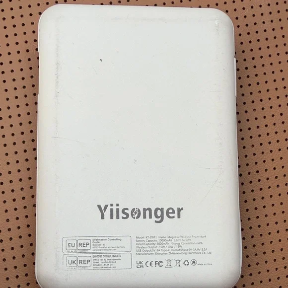 Yiisonger  Magnetic Wireless Power Bank 10000mAH - Picture 3 of 6
